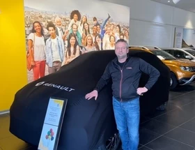 Een nieuwe Renault Arkana Hybride voor Projectleider Barry.